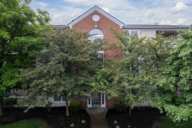 The Reserves of Saddlebrook Condos in Florence, KY - Foto de edificio - Building Photo