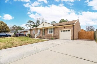 821 Gene Crescent in Chesapeake, VA - Foto de edificio - Building Photo