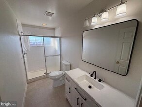 22976 Fontwell Square in Sterling, VA - Building Photo - Building Photo