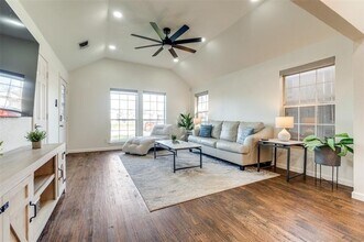 630 W Neely St in Dallas, TX - Building Photo - Building Photo