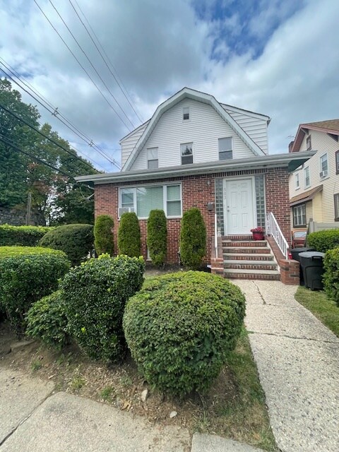 503 Olympia Ave, Unit 503 Olympia Ave #2 in Cliffside Park, NJ - Building Photo