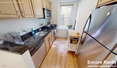 655 Washington St, Unit #672 - 1 in Brookline, MA - Building Photo - Building Photo