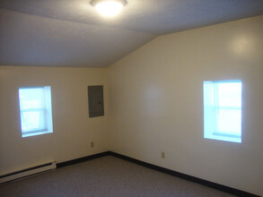 441 White Ln, Unit D in Mercer, PA - Building Photo - Building Photo