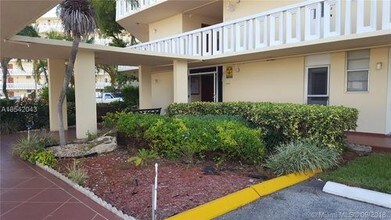 2930 Point E Dr-Unit -E308 in Aventura, FL - Building Photo - Building Photo