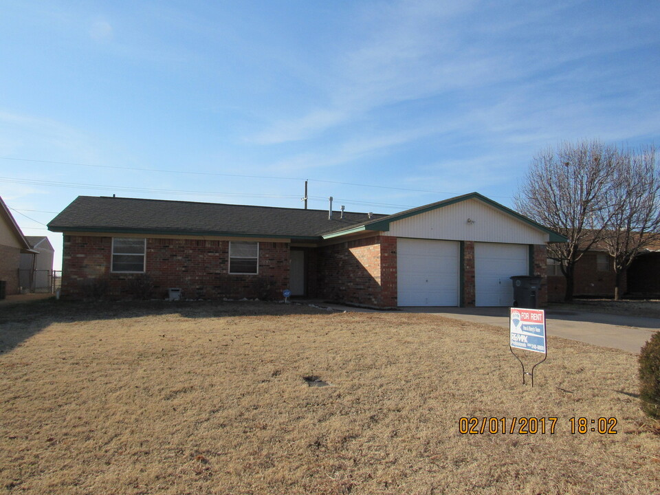 1705 SE Jarman Ave in Lawton, OK - Building Photo