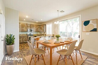 10712 Silver Pyramid Ct in Las Vegas, NV - Foto de edificio - Building Photo