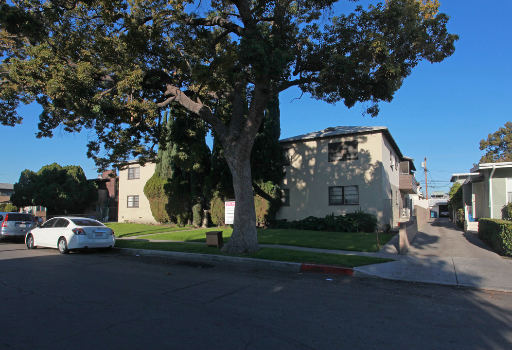 925-935 W Angeleno Ave in Burbank, CA - Building Photo