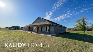 102 Olde Ml Rd in Jones, OK - Building Photo - Building Photo