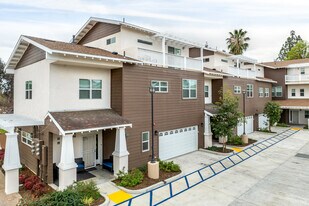 904 S Palmetto Ave in Ontario, CA - Building Photo