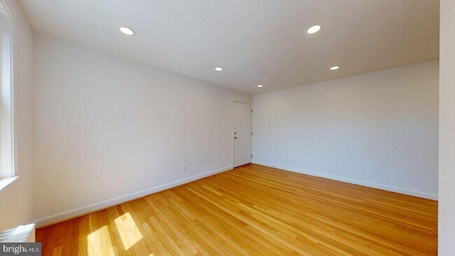 property at 1210 N Kenilworth St