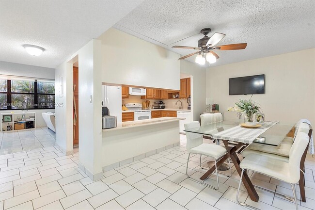 20401 NE 30th Ave in Aventura, FL - Building Photo - Building Photo