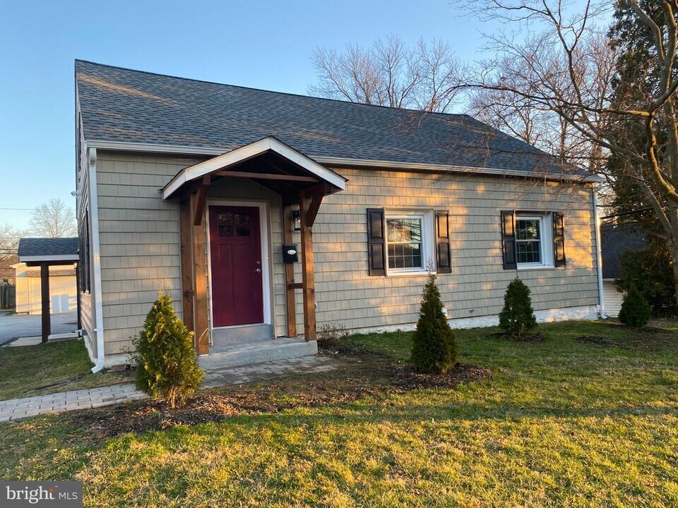 108 Paoli Pike in Paoli, PA - Building Photo