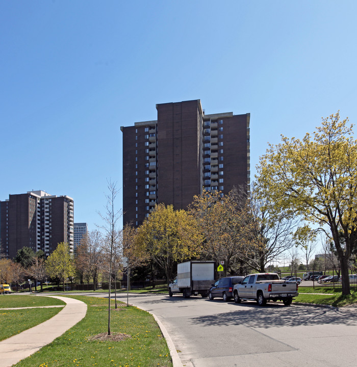 10 Muirhead Rd in Toronto, ON - Building Photo