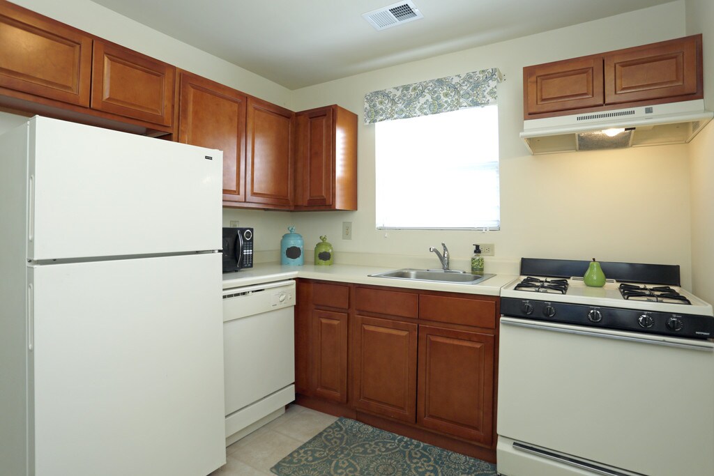 Whitehall Gardens Somerset, NJ Apartments