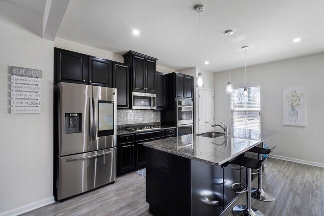 16 Sedicavage Way in Mt. Olive, NJ - Building Photo - Building Photo