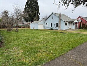 1132 C St in Springfield, OR - Building Photo - Building Photo
