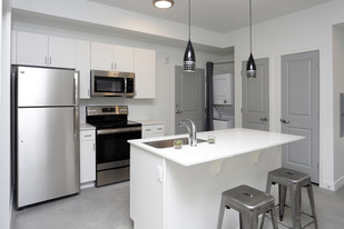 447 East, LLC Apartamentos