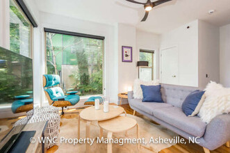 14 Moore Ave in Asheville, NC - Foto de edificio - Building Photo