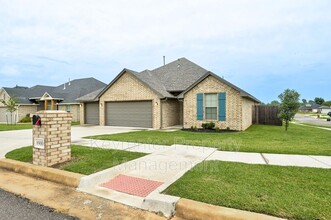 8900 Scarlet Blvd in Yukon, OK - Building Photo - Building Photo