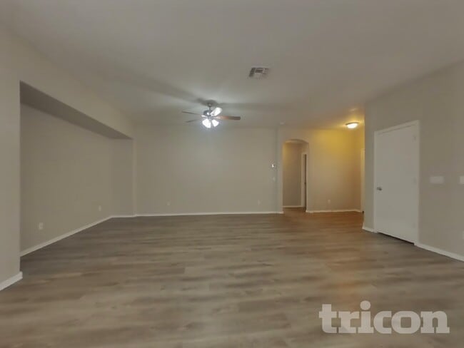 13038 W Aster Dr in El Mirage, AZ - Foto de edificio - Building Photo