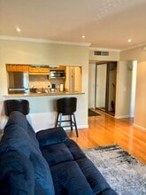 320 N Civic Dr in Walnut Creek, CA - Building Photo - Building Photo