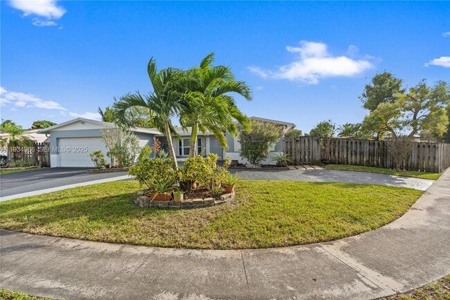 8930 NW 23rd St in Pembroke Pines, FL - Building Photo - Building Photo