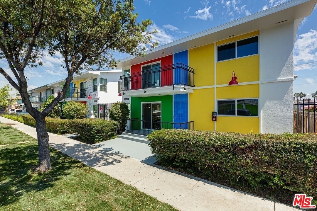1854 Pine Ave in Long Beach, CA - Building Photo