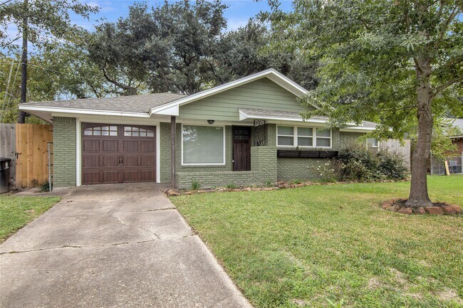 1323 Ansbury Dr in Houston, TX - Foto de edificio - Building Photo