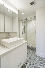 2701 Westheimer Rd in Houston, TX - Building Photo - Building Photo