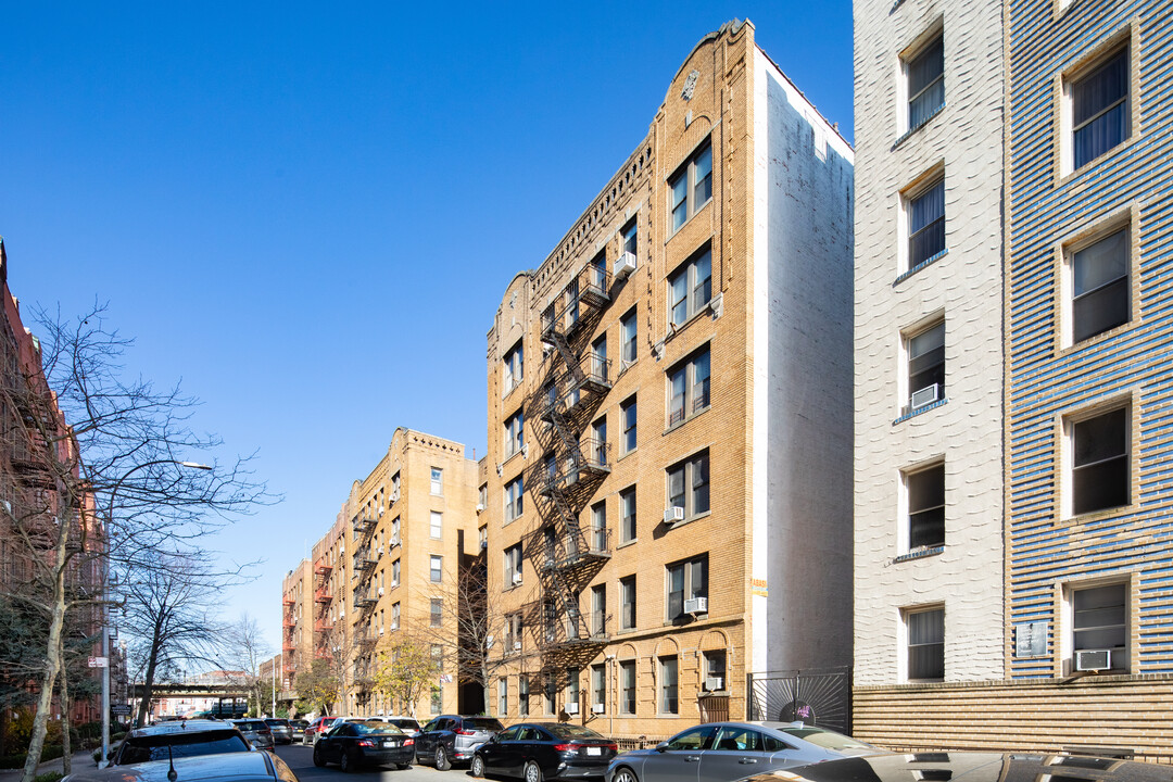 3105 Brighton 3rd St in Brooklyn, NY - Building Photo