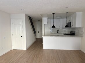 1670 W Broadway in Anaheim, CA - Building Photo - Building Photo