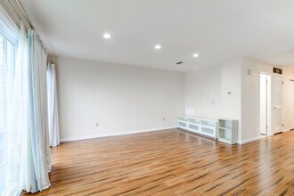 421 Wendover Dr in Eagleville, PA - Building Photo - Building Photo