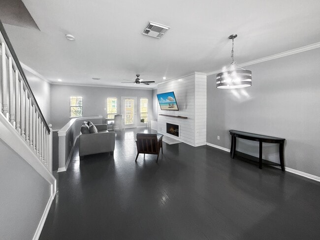 property at 2605 W Dallas St