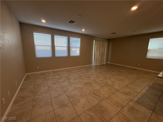 8768 Rio Andir Ave in Las Vegas, NV - Building Photo - Building Photo