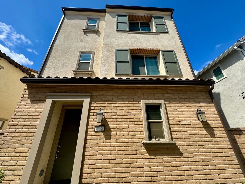 7508 Botany St in Chino, CA - Building Photo