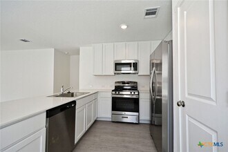 429 Payton Pl in Marion, TX - Foto de edificio - Building Photo