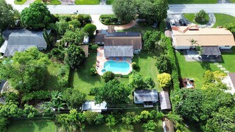 10965 SW 116th St in Miami, FL - Building Photo