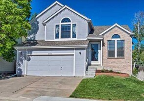 8233 S Ogden Cir in Littleton, CO - Building Photo