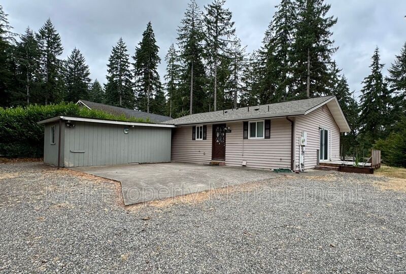 261 E St Andrews Dr in Shelton, WA - Building Photo