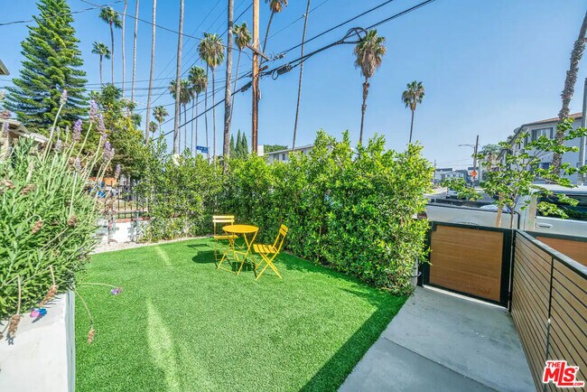 201 S Westlake Ave in Los Angeles, CA - Building Photo - Building Photo