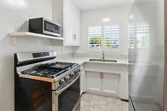 14205 Moorpark St in Sherman Oaks, CA - Building Photo - Building Photo