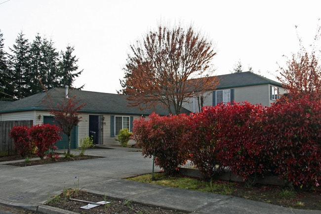 14050 SE Stark St in Portland, OR - Building Photo - Building Photo