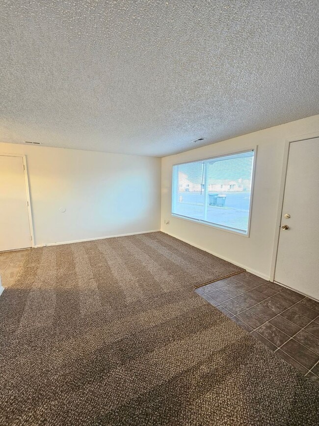 1104-1106 S Grand Dr in Moses Lake, WA - Building Photo - Building Photo