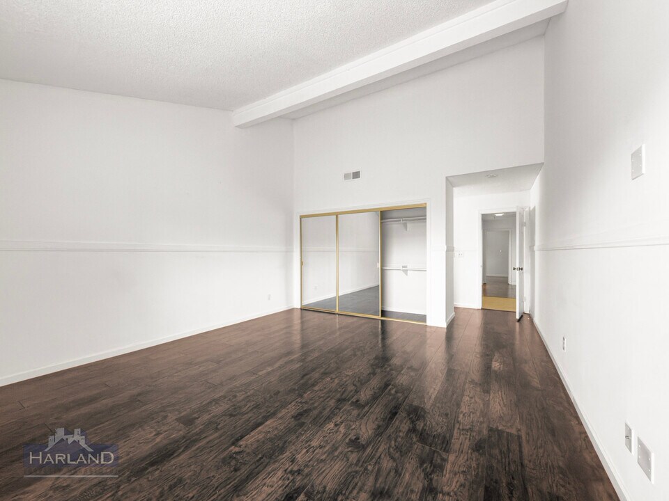 5820 Caminito Cardelina in San Diego, CA - Building Photo