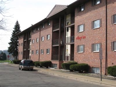 Village Inn Apartments in Battle Creek, MI - Building Photo - Building Photo