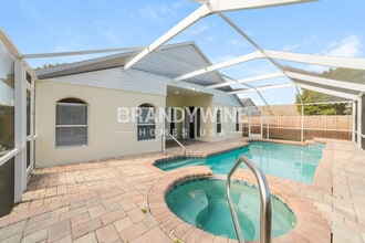 1427 Lake Shore Ranch Dr in Seffner, FL - Foto de edificio - Building Photo