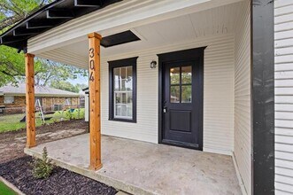 304 Otis St in Whitesboro, TX - Building Photo - Building Photo