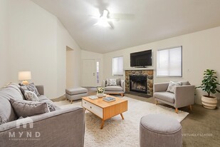 5922 Shadow Park Dr in Reno, NV - Building Photo