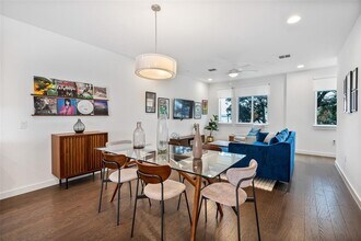 814 N Bluff Dr in Austin, TX - Building Photo - Building Photo