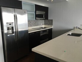 90 SW 3rd St, Unit 3608 in Miami, FL - Building Photo